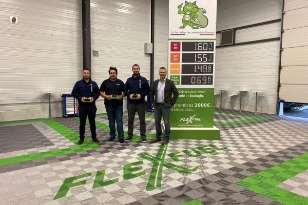 Photo officialisant le partenariat FlexFuel et Point S