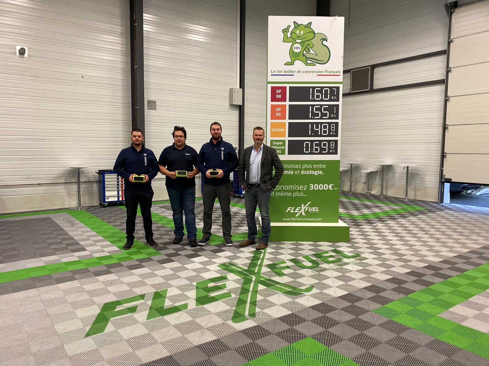 Photo officialisant le partenariat FlexFuel et Point S