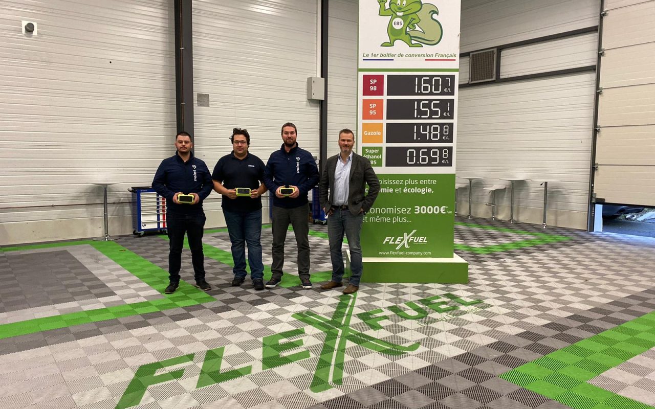 Photo officialisant le partenariat FlexFuel et Point S